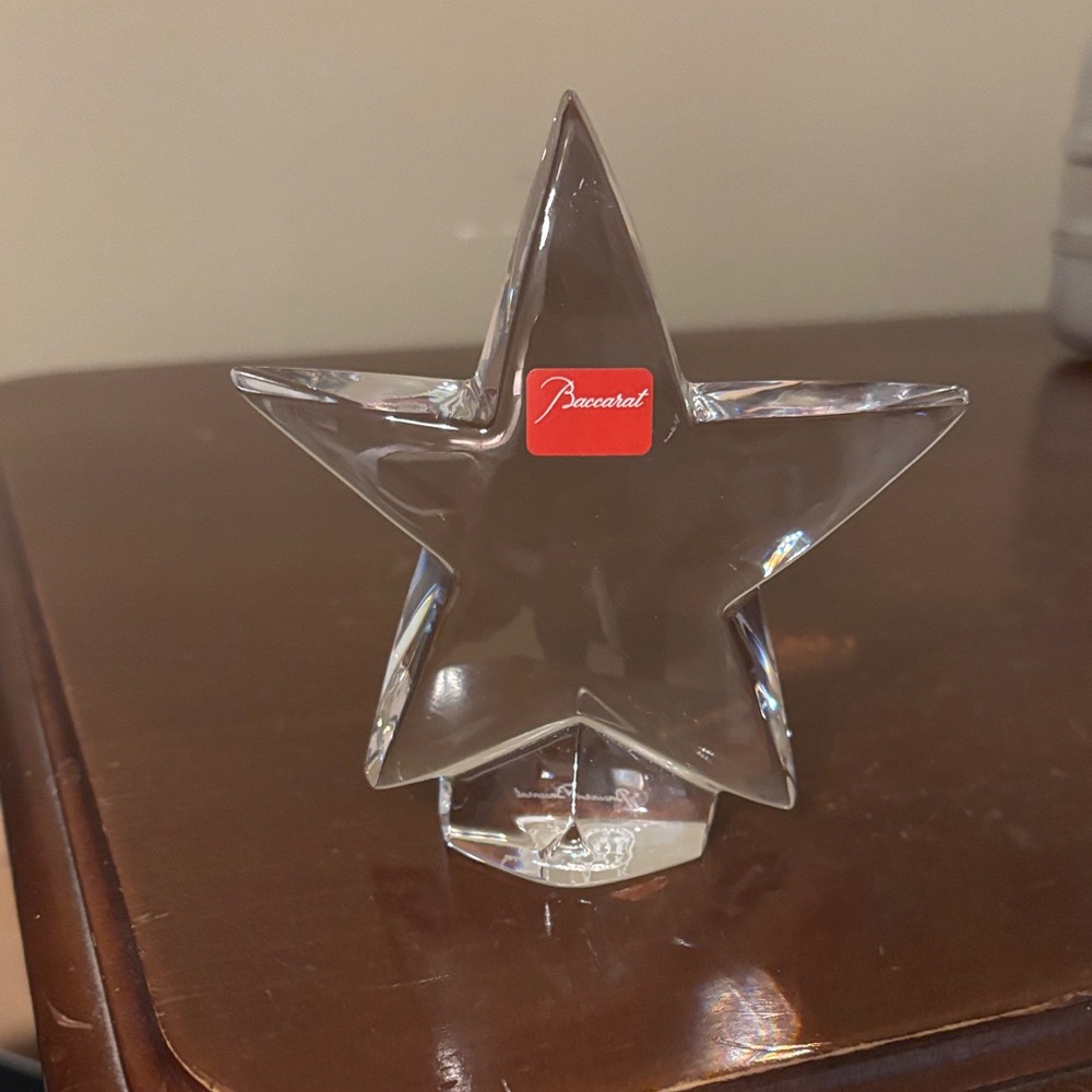 Baccarat Zinzin Star with Signature Red Gift Box - Picture 7 of 8